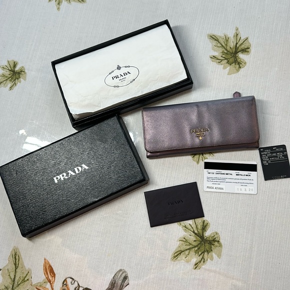Prada Saffiano leather metallic purple wallet with COA and box - Picture 3 of 14
